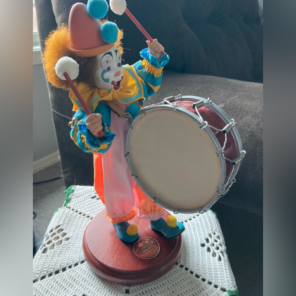 “Zip Doodle” Hallmark Clown Statue